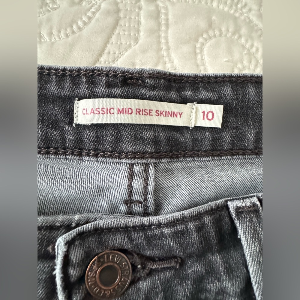 Levi's Women’s Classic Mid Rise Skinny black jeans size 10 - Picture 4 of 10